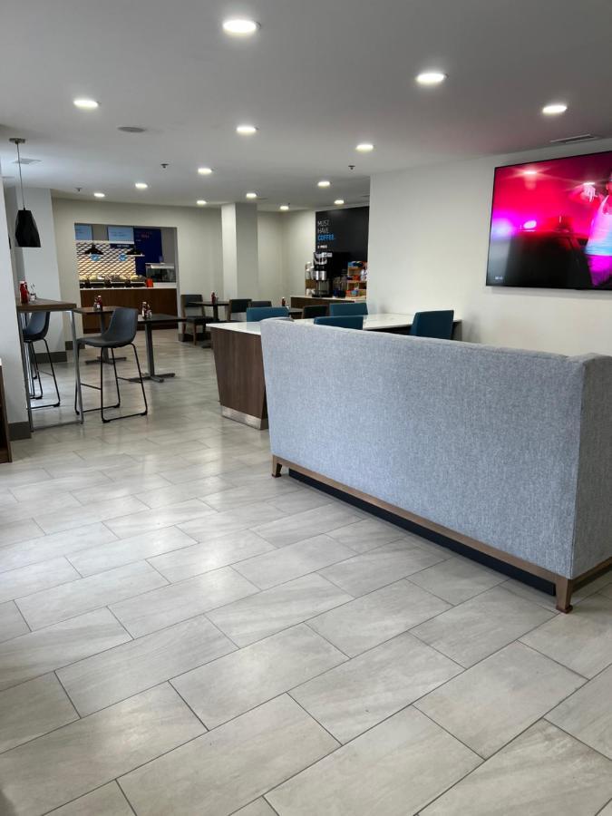 Holiday Inn Express & Suites Phoenix - Mesa West, An Ihg Hotel Zewnętrze zdjęcie