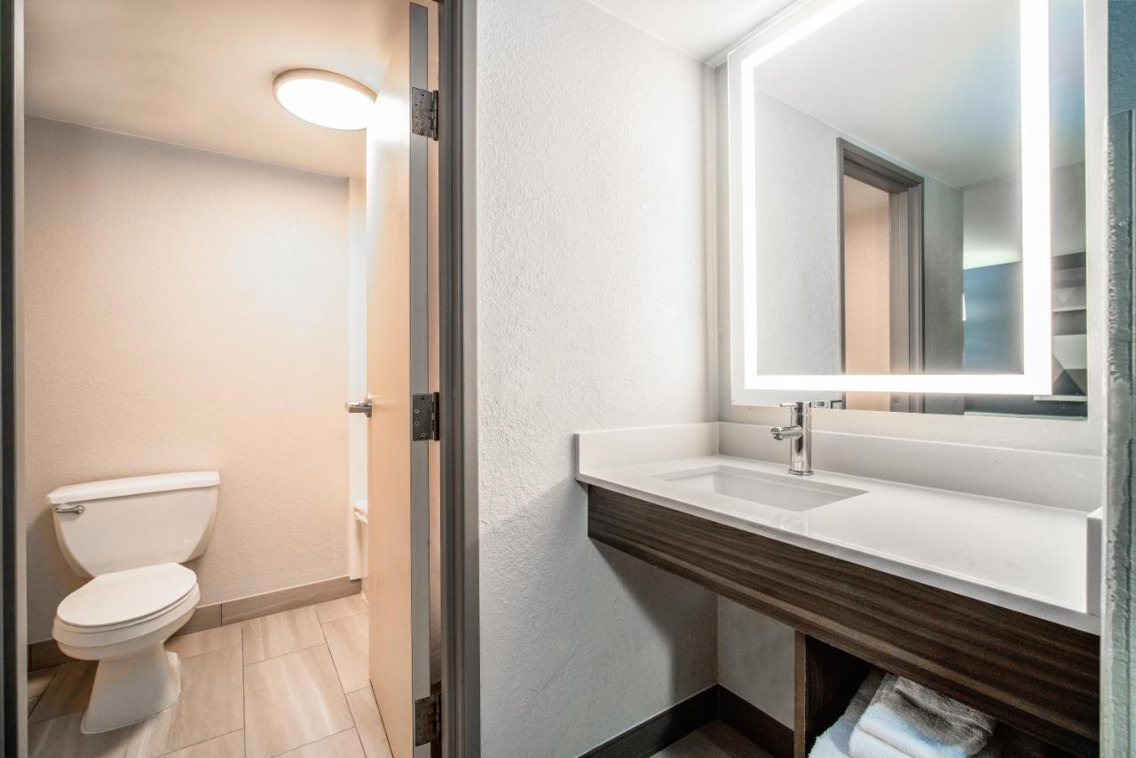 Holiday Inn Express & Suites Phoenix - Mesa West By Ihg Zewnętrze zdjęcie